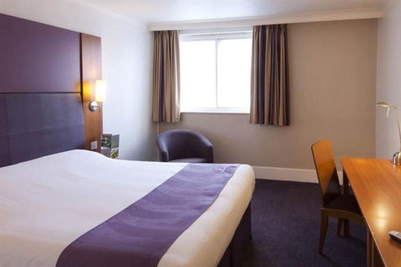 Premier Inn Horsham Ngoại thất bức ảnh
